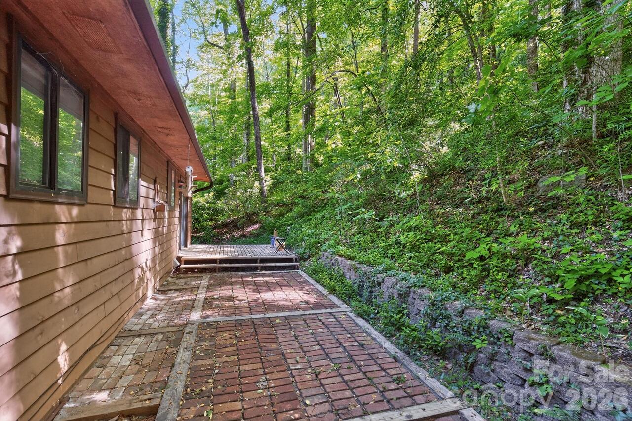 Listing Photo 9