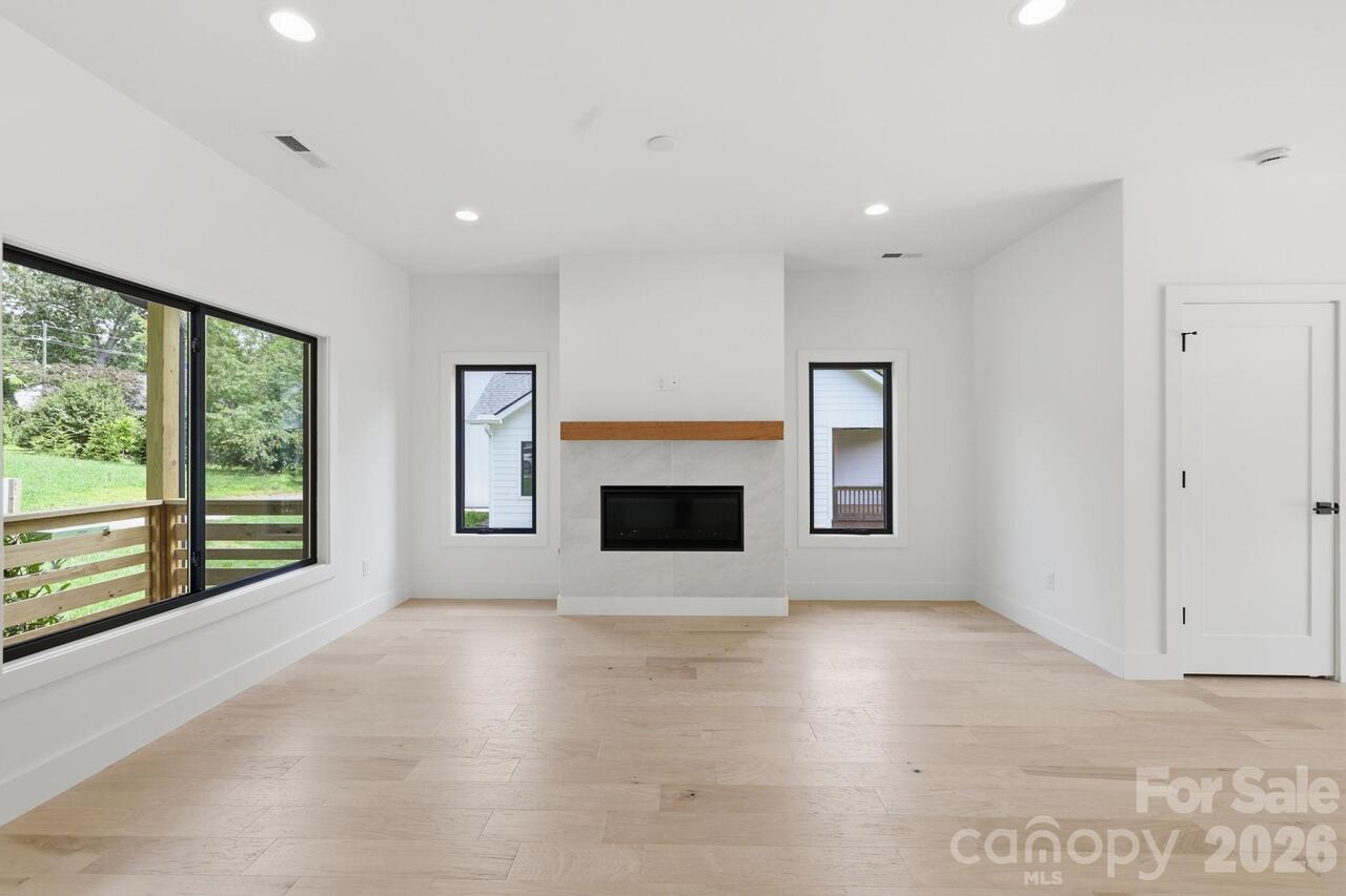 Listing Photo 9