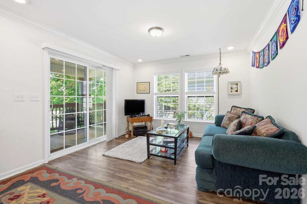 Listing Photo 10