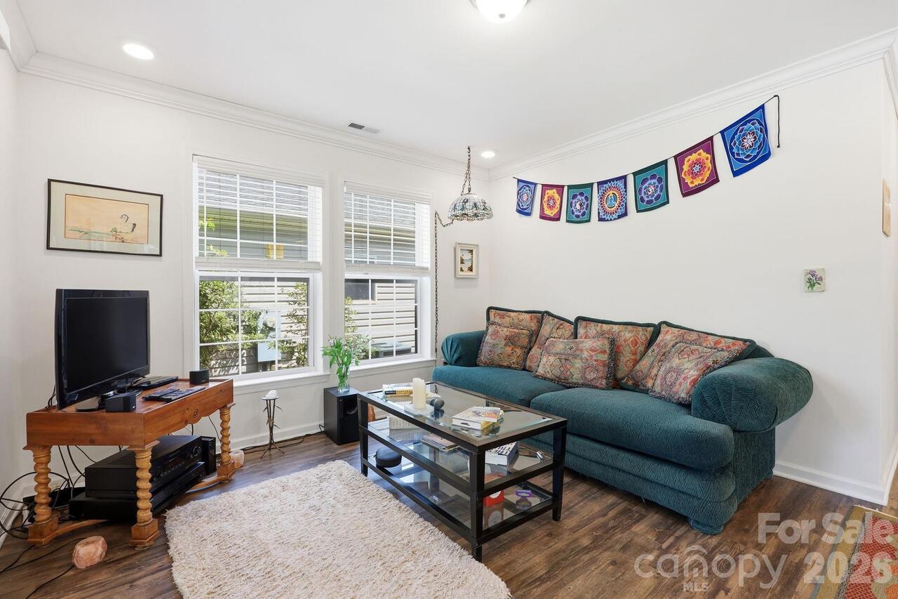 Listing Photo 11