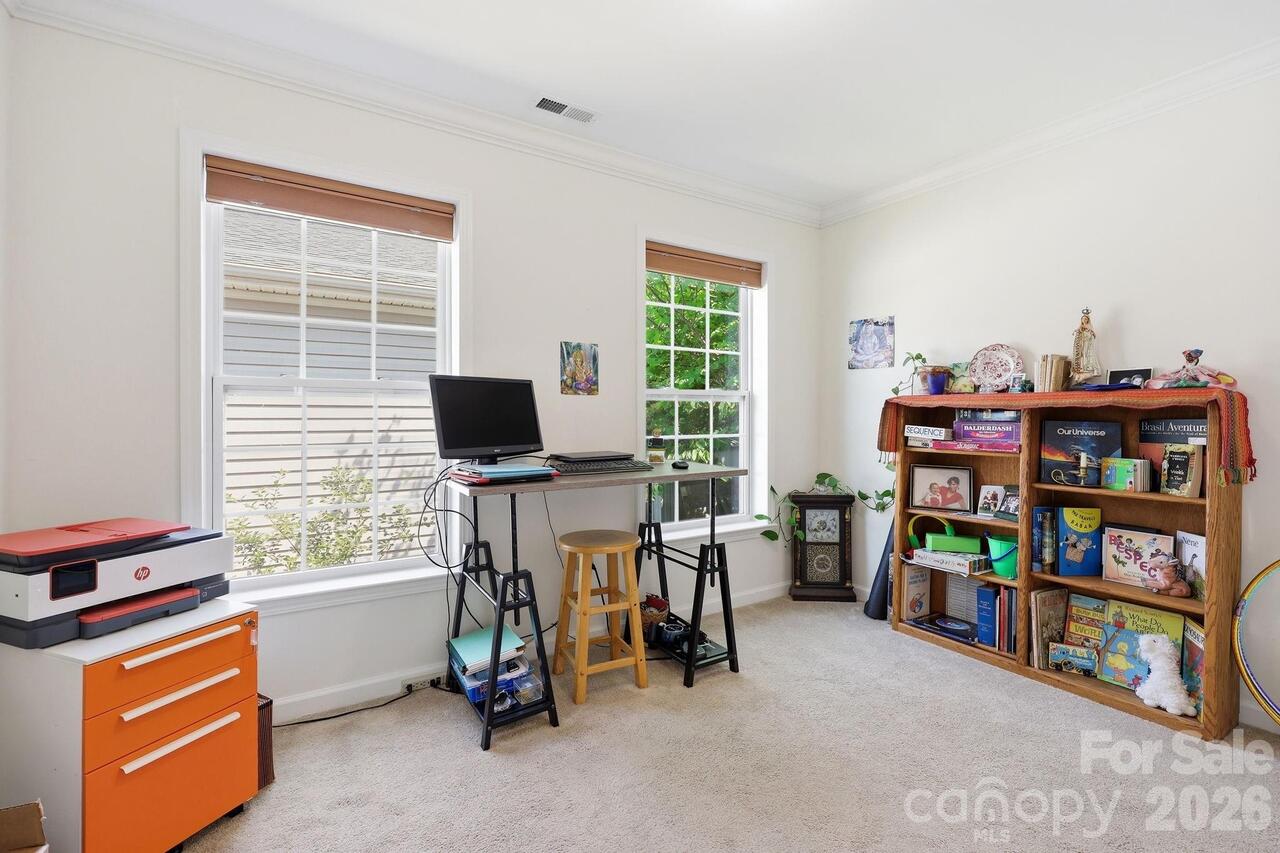 Listing Photo 12