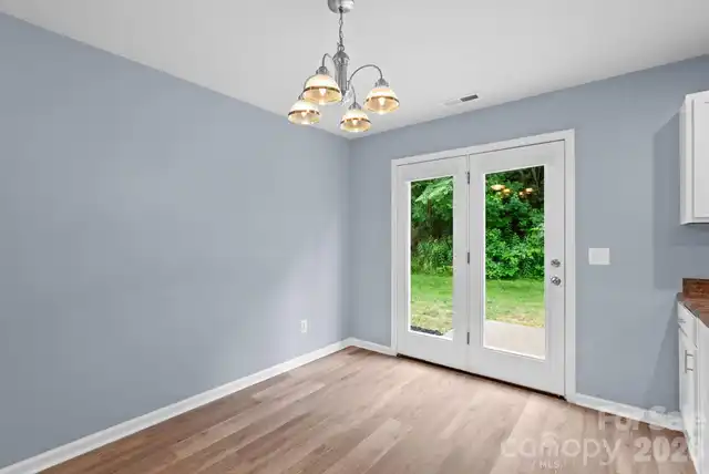 Listing Photo 9
