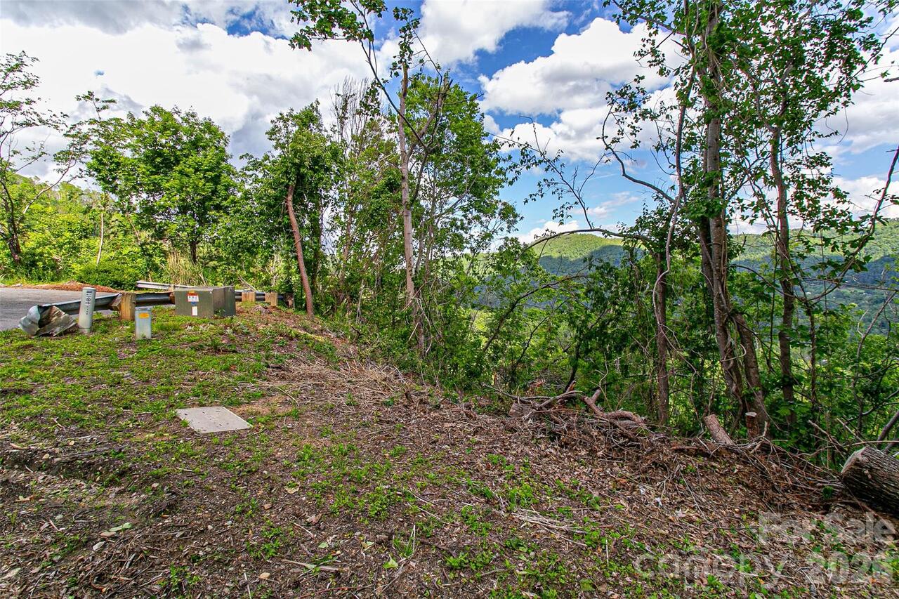 Listing Photo 12