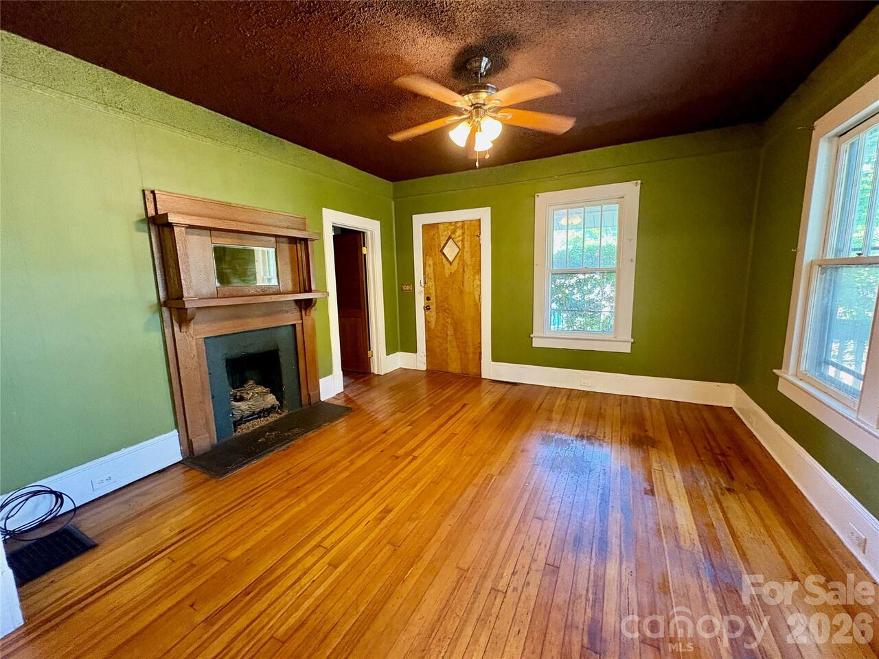 Listing Photo 8