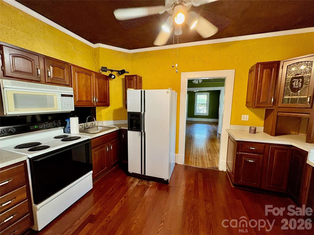Listing Photo 9