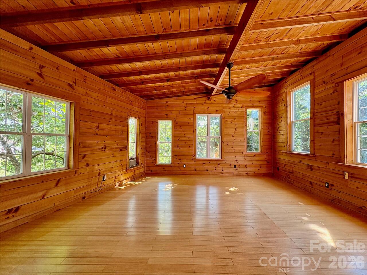 Listing Photo 11