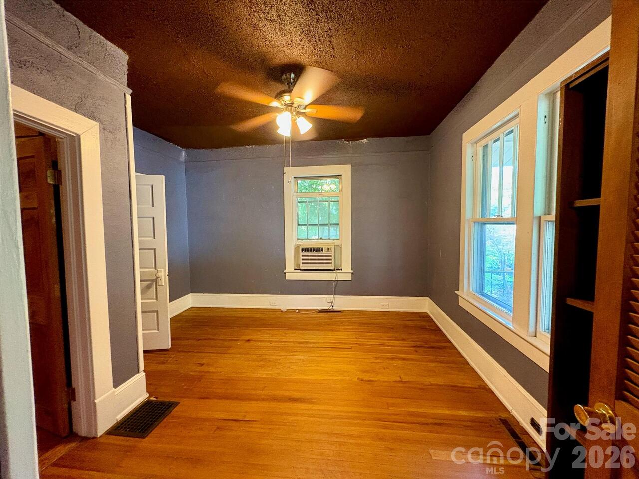Listing Photo 14
