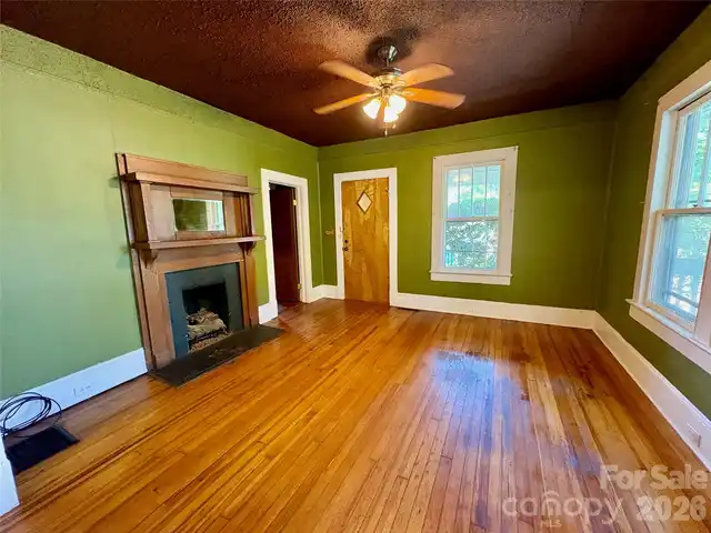 Listing Photo 8
