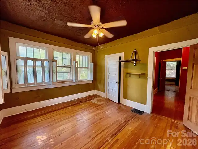 Listing Photo 16