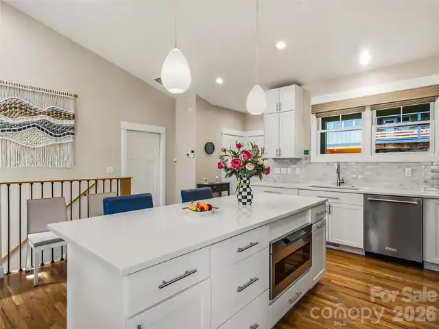 Listing Photo 12