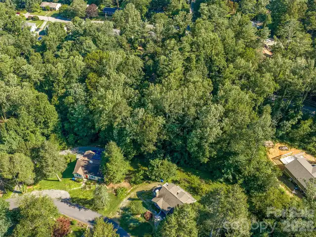 Listing Photo 11
