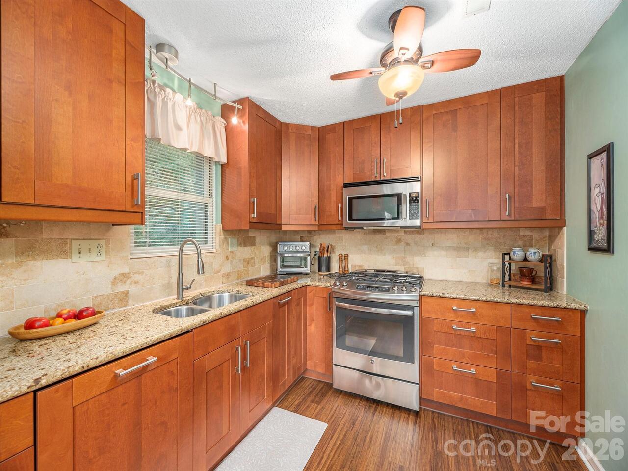 Listing Photo 12