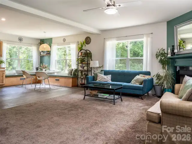 Listing Photo 9
