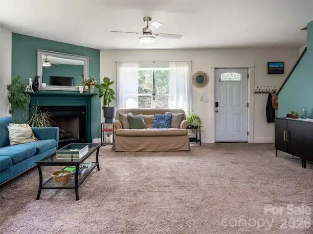 Listing Photo 11