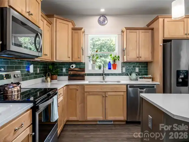 Listing Photo 18