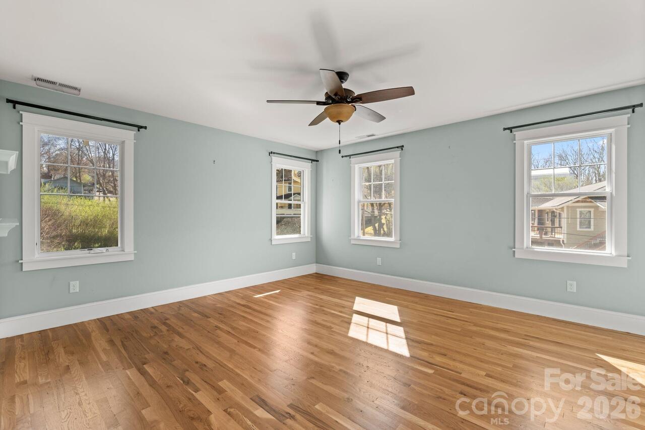 Listing Photo 16