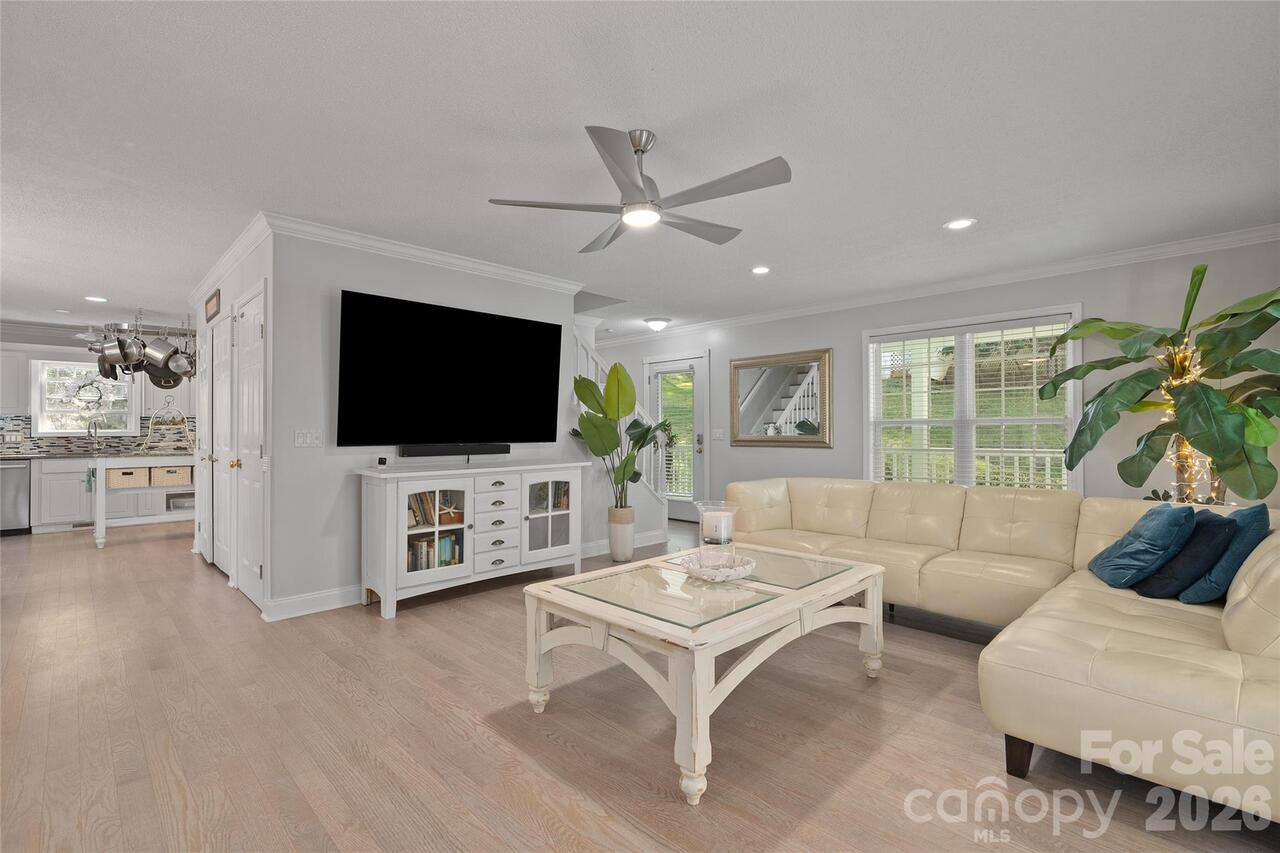 Listing Photo 10
