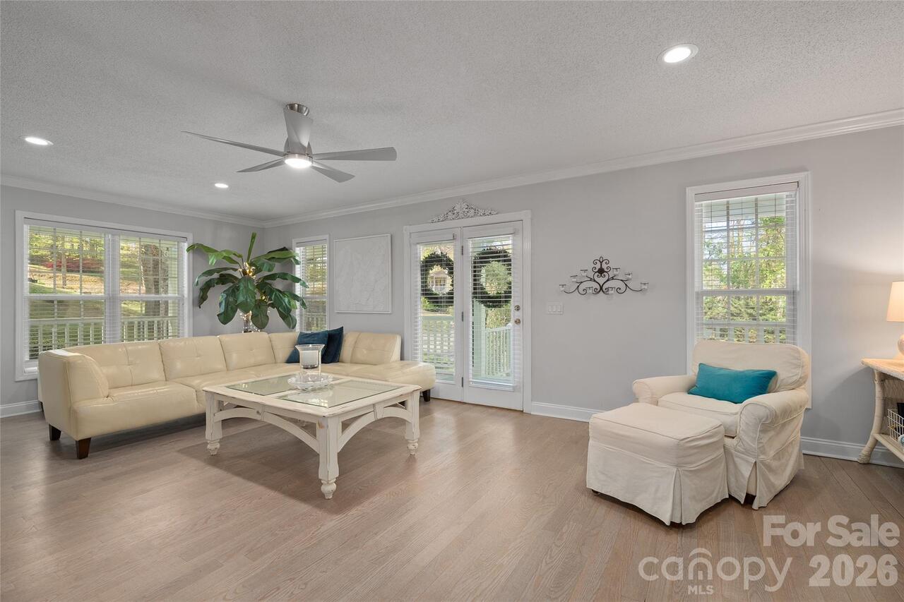 Listing Photo 14