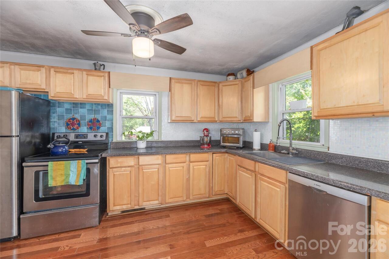 Listing Photo 8