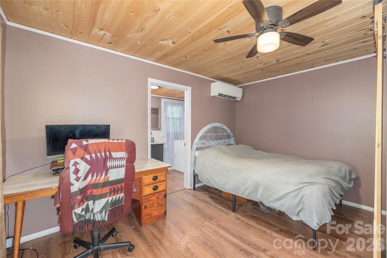 Listing Photo 11