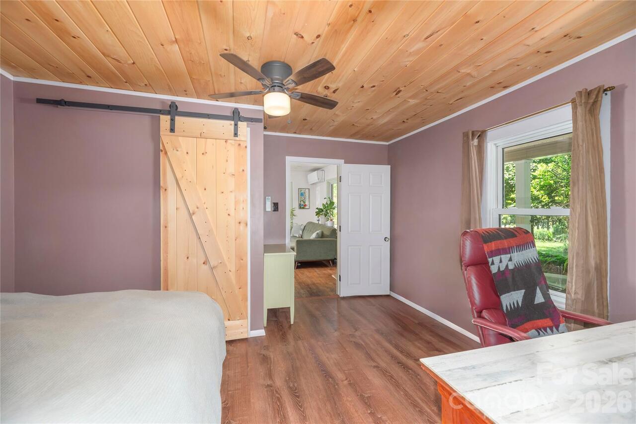 Listing Photo 14