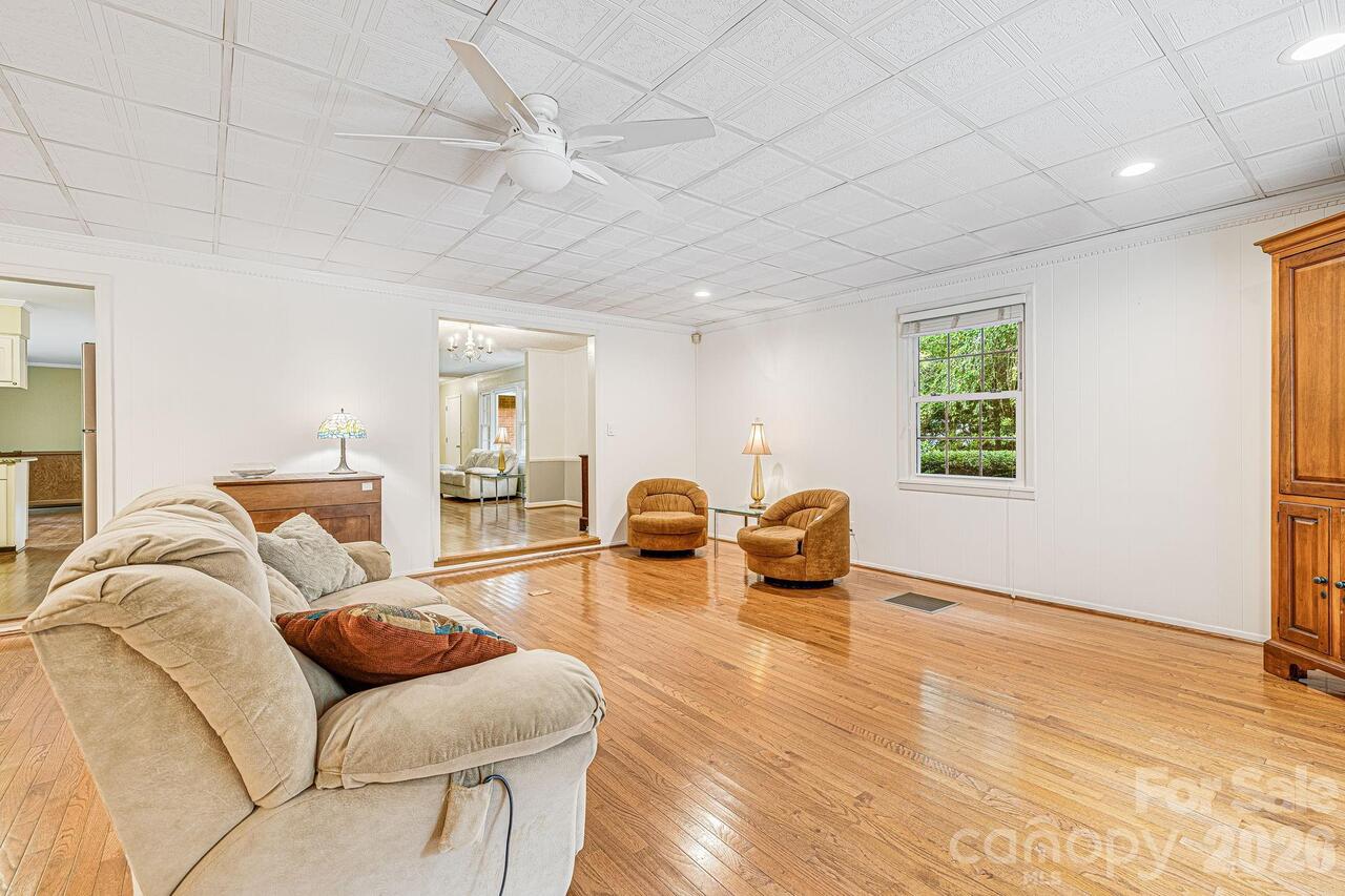 Listing Photo 8