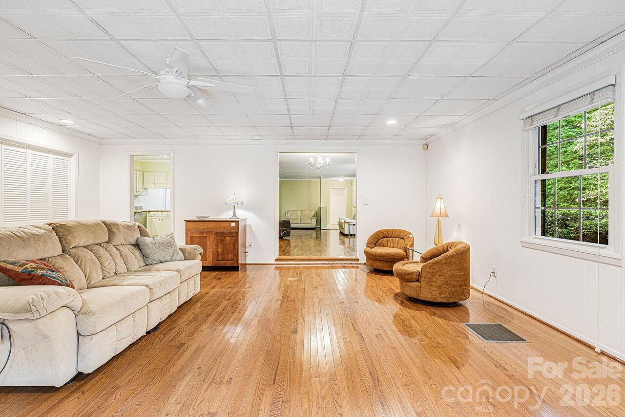 Listing Photo 9
