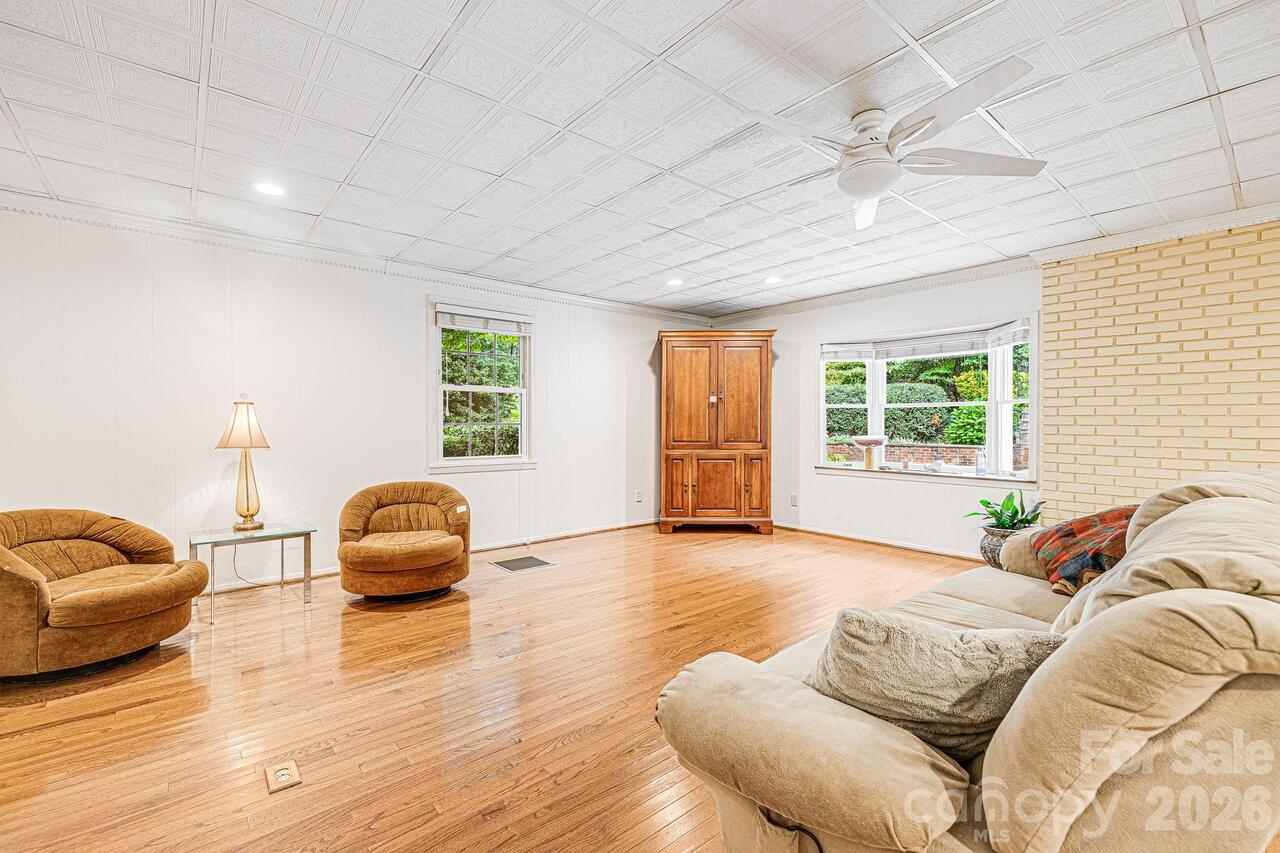 Listing Photo 10