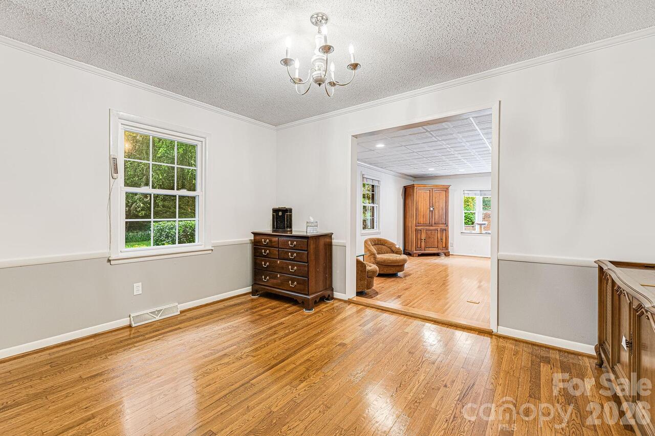 Listing Photo 12