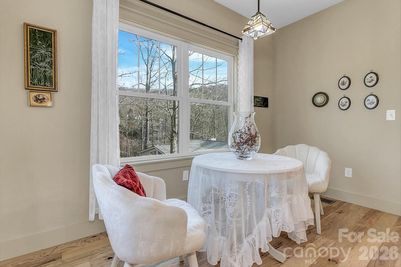 Listing Photo 12