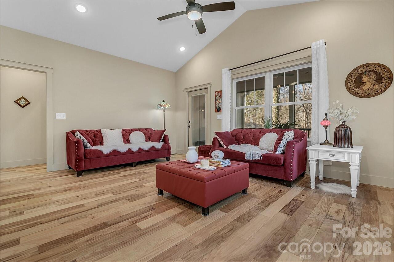 Listing Photo 15