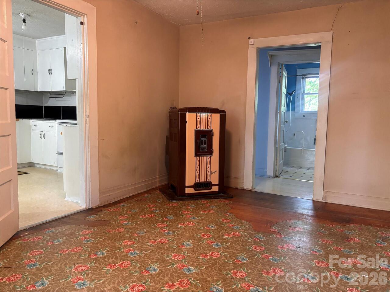 Listing Photo 8
