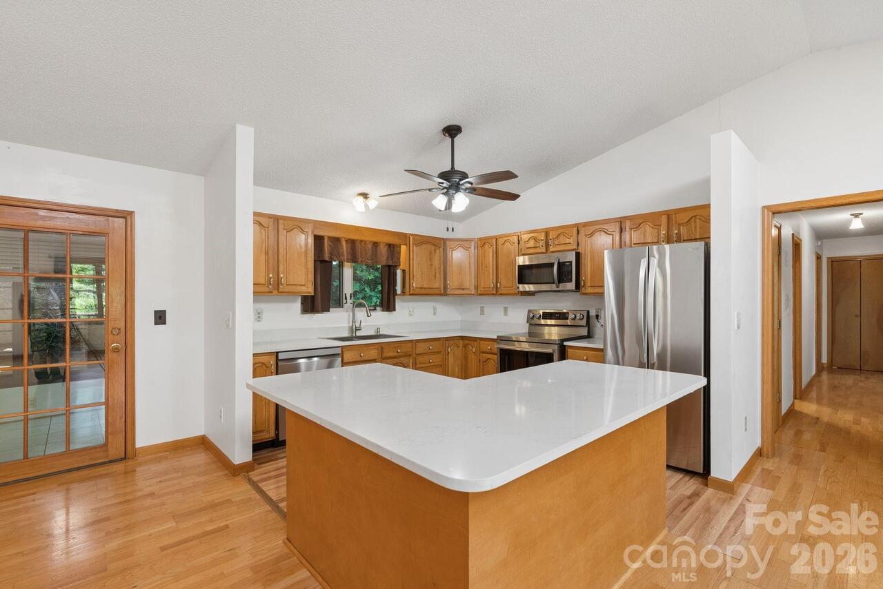 Listing Photo 8