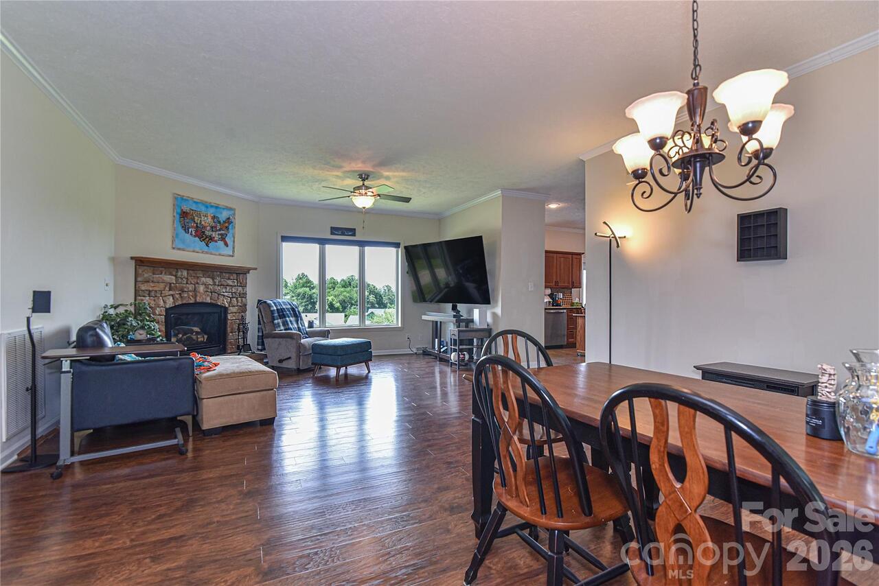 Listing Photo 9
