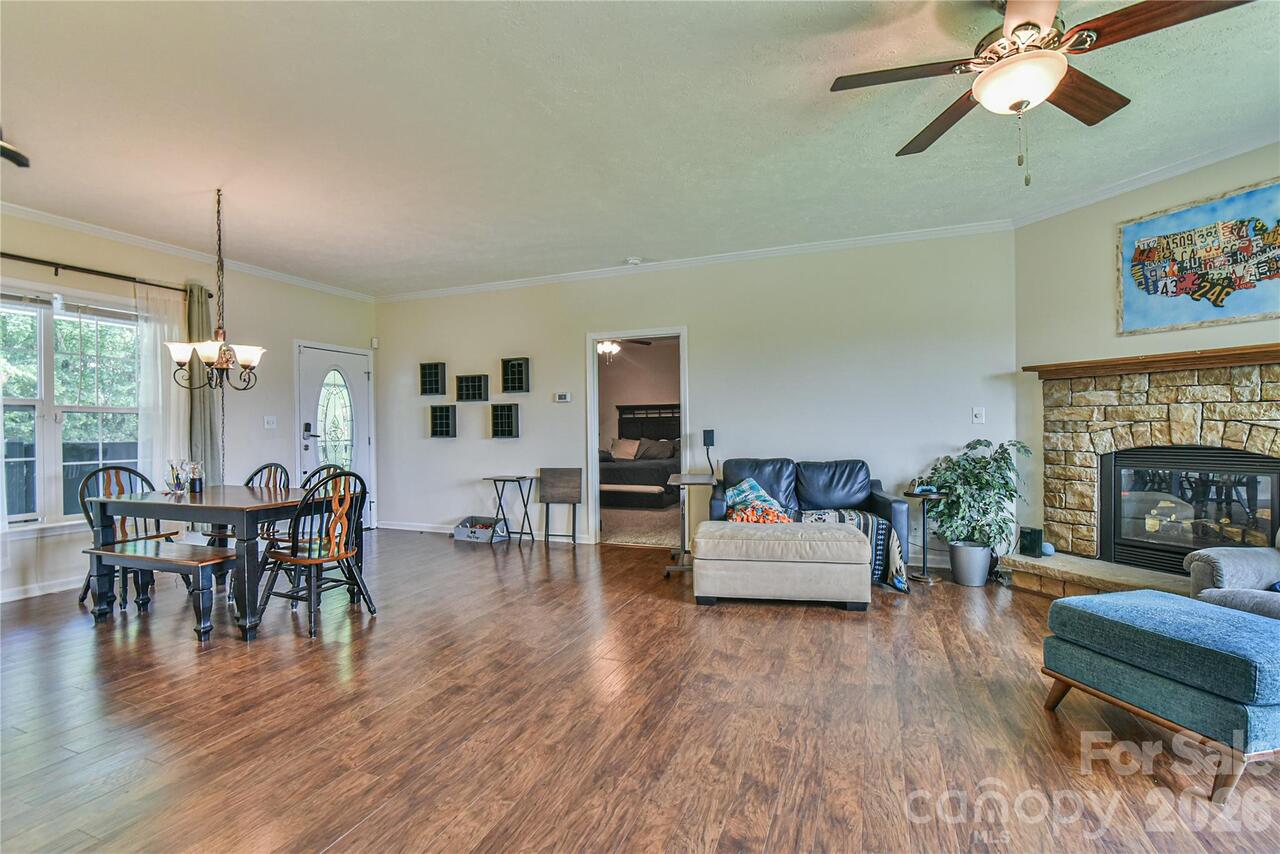 Listing Photo 10