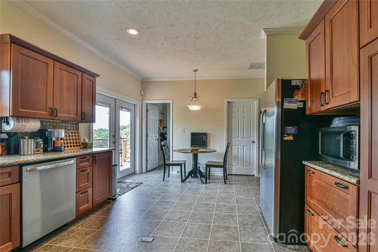 Listing Photo 12