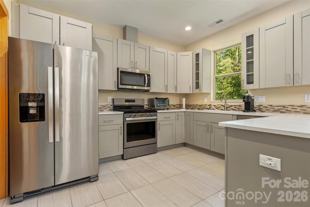 Listing Photo 11