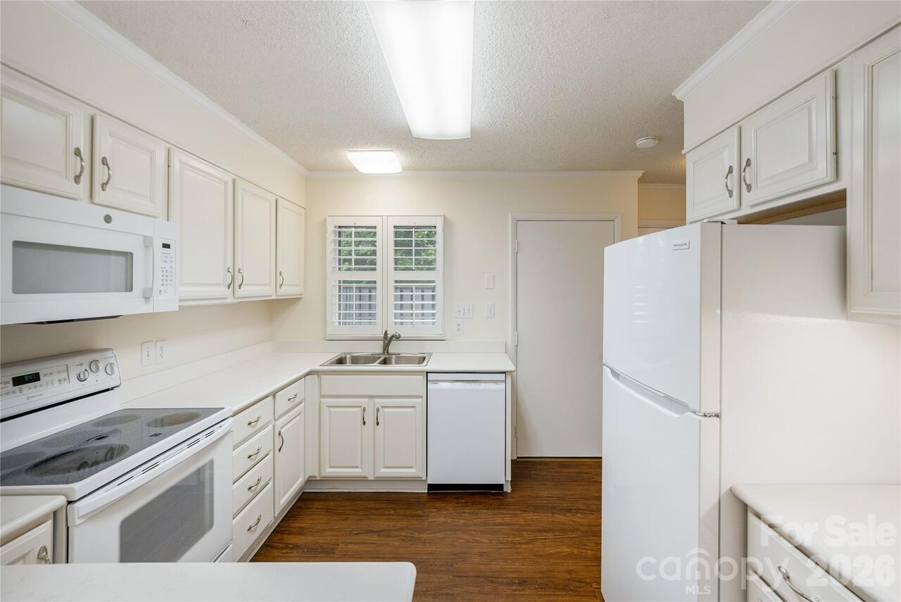 Listing Photo 10