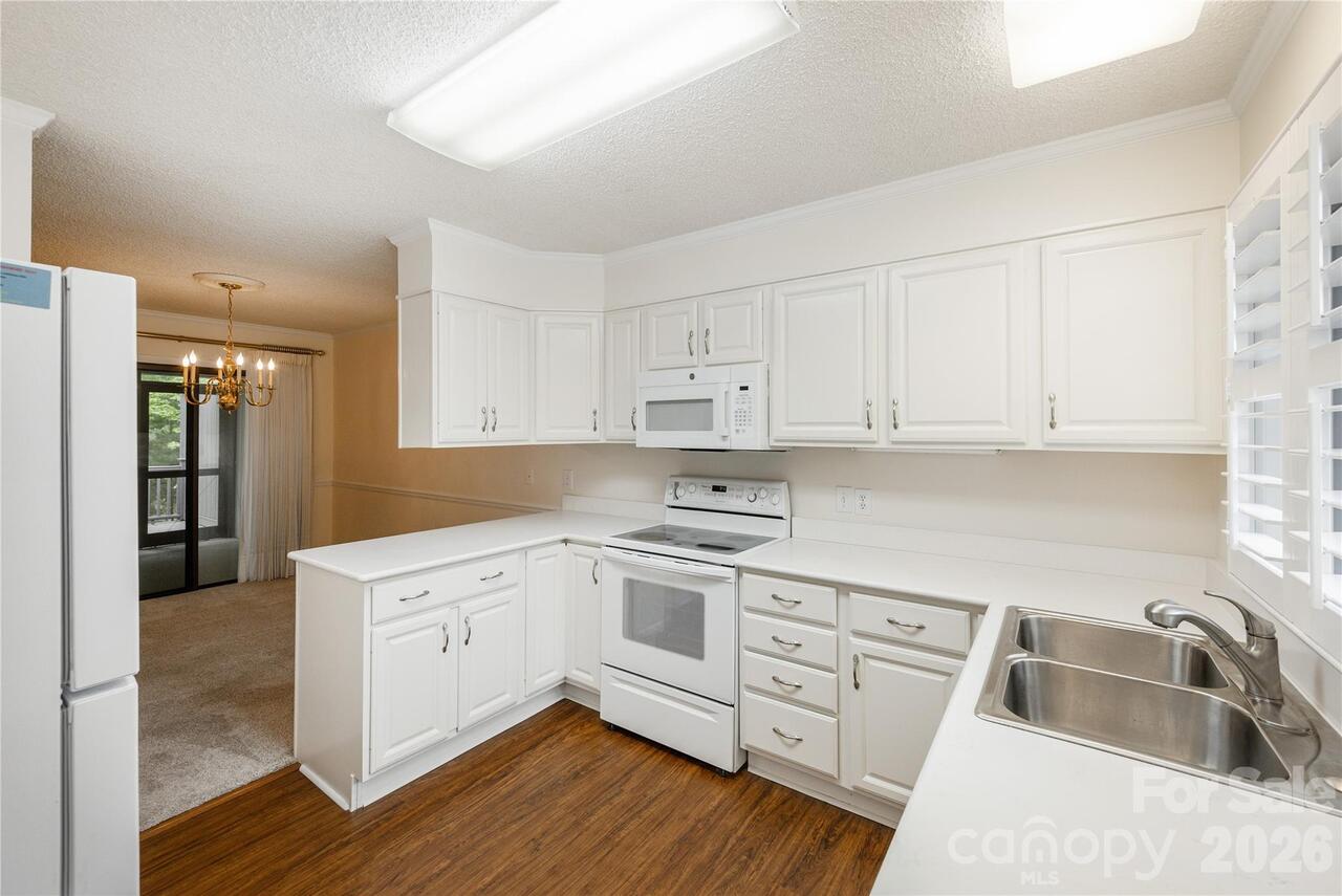 Listing Photo 11