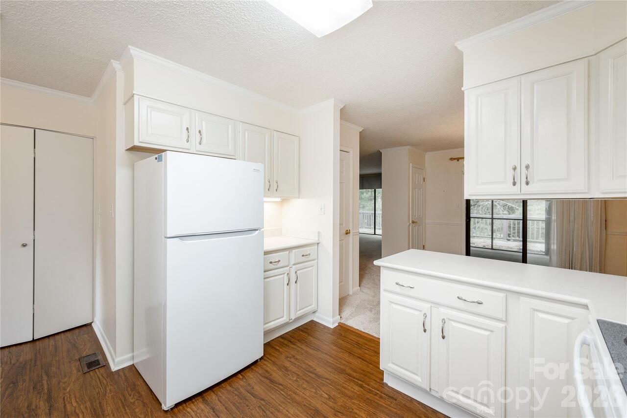 Listing Photo 12