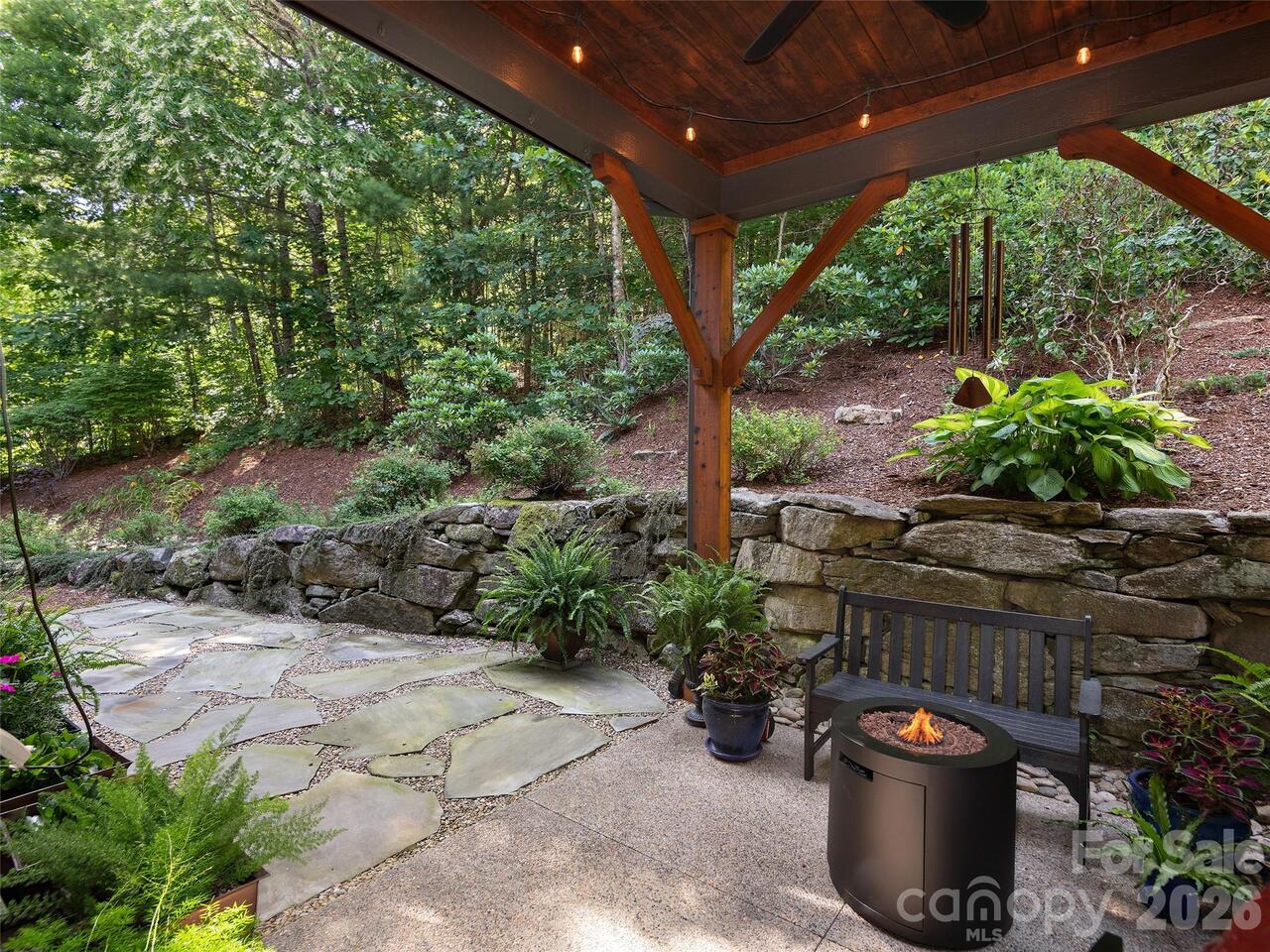 Listing Photo 12