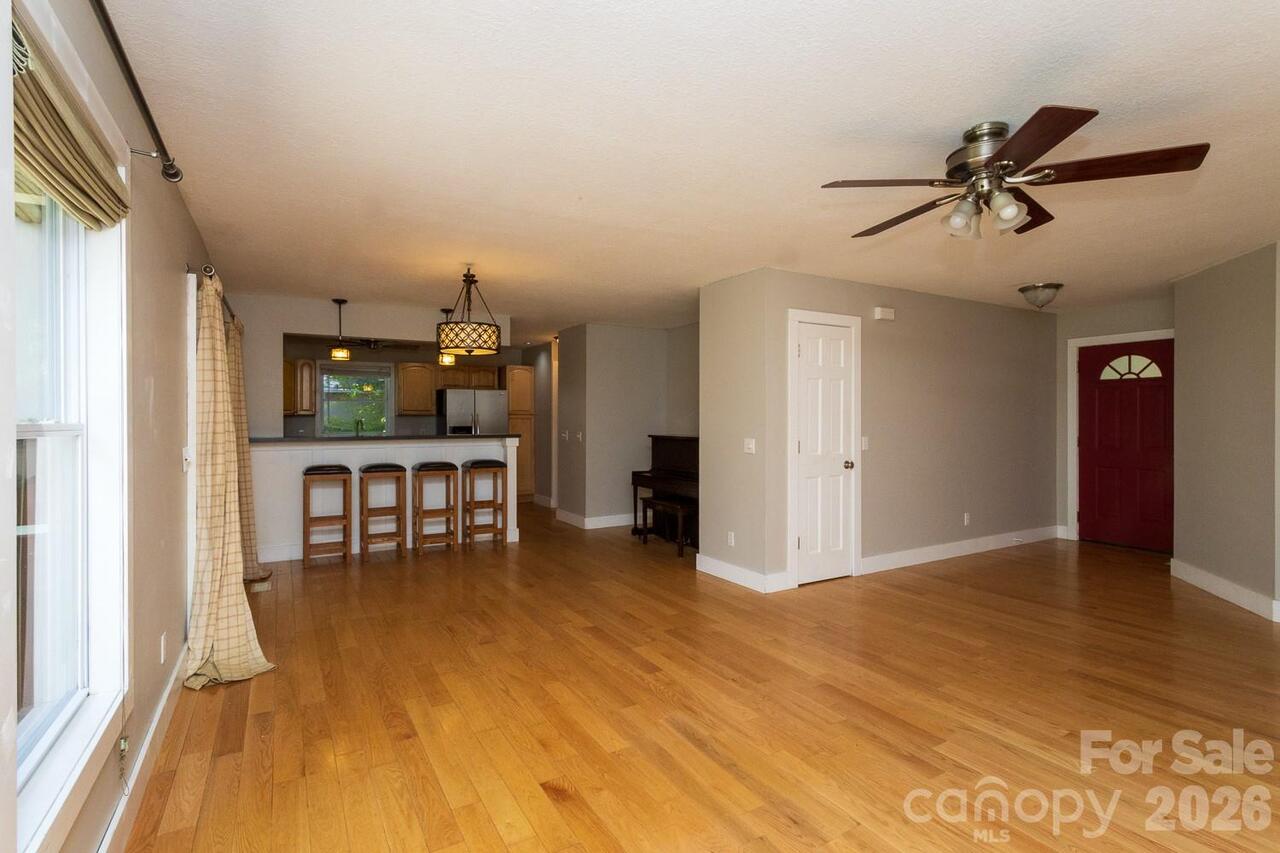 Listing Photo 8