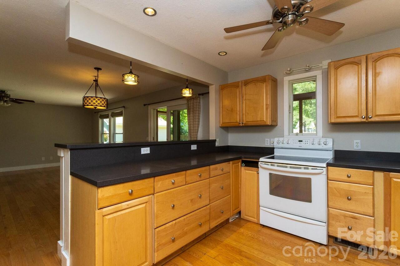 Listing Photo 10