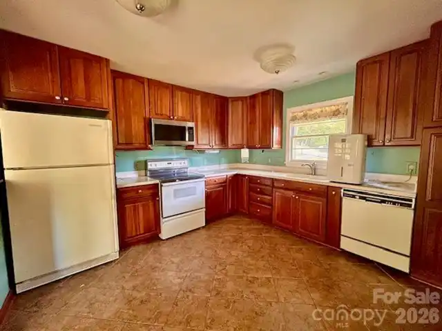 Listing Photo 8