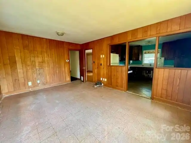 Listing Photo 11
