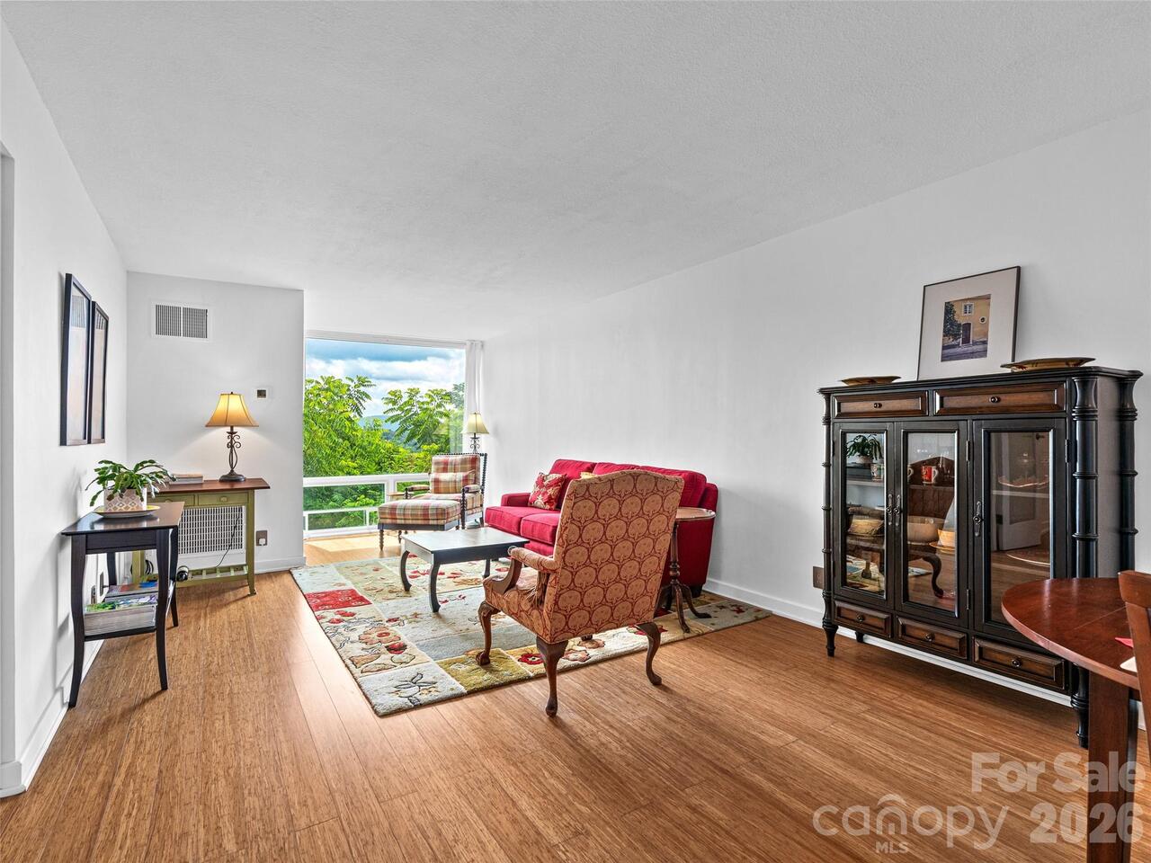 Listing Photo 6