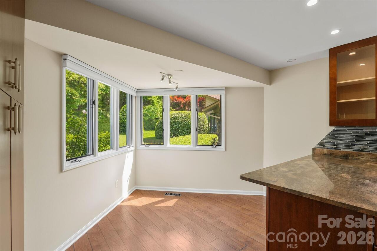 Listing Photo 9