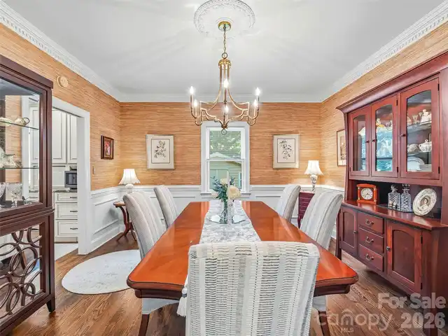 Listing Photo 10