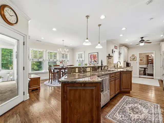 Listing Photo 11