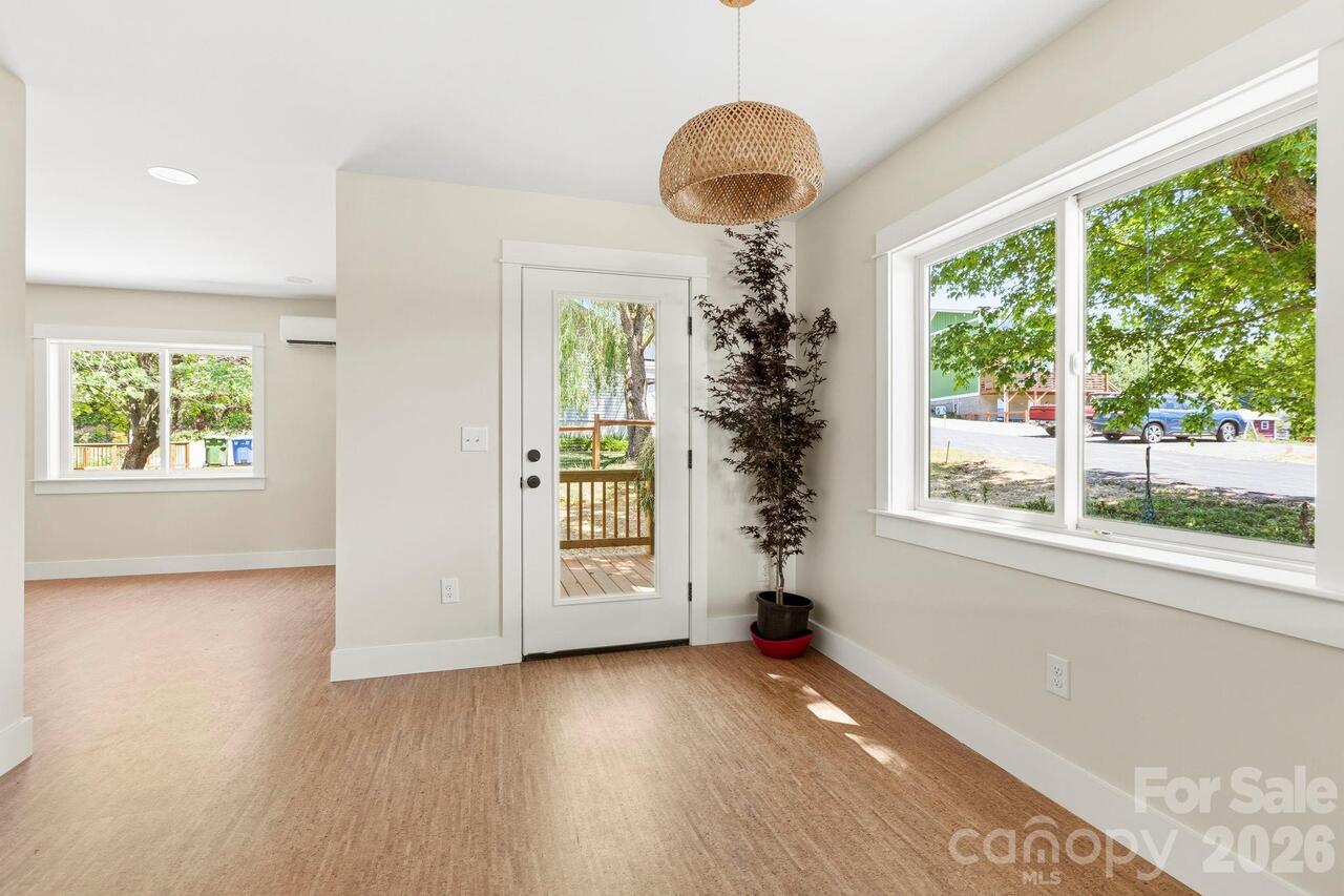 Listing Photo 8